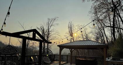 3B 2 bath Cottage w Pool Hottub Close to Main st