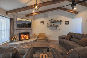 Televisión, chimenea y videojuegos 