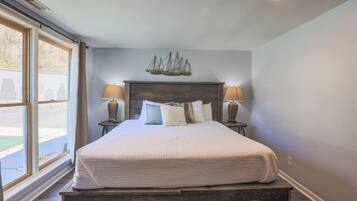 3 bedrooms, iron/ironing board, travel cot, free WiFi