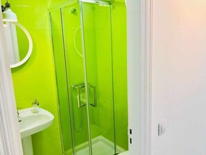 Bathtub, hair dryer - Boho home with private patio & BBQ (Playa Honda)