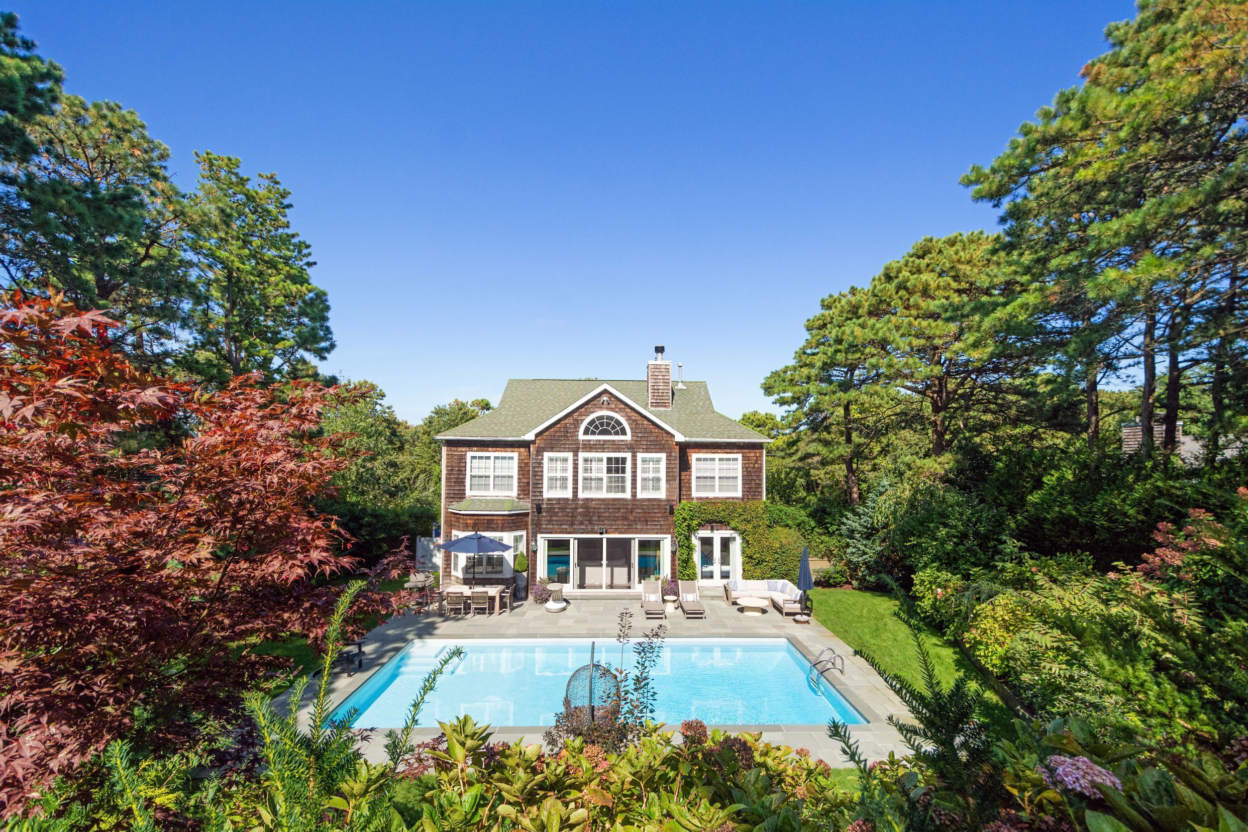 Southampton Poolside Paradise