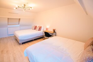 5 bedrooms, soundproofing, travel cot, WiFi - Vacation home Middelkerke in old monastery (Middelkerke)