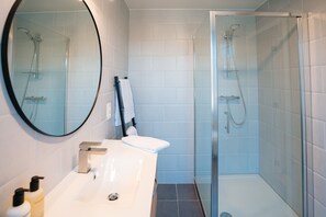 Shower, toilet paper - Vacation home Middelkerke in old monastery (Middelkerke)