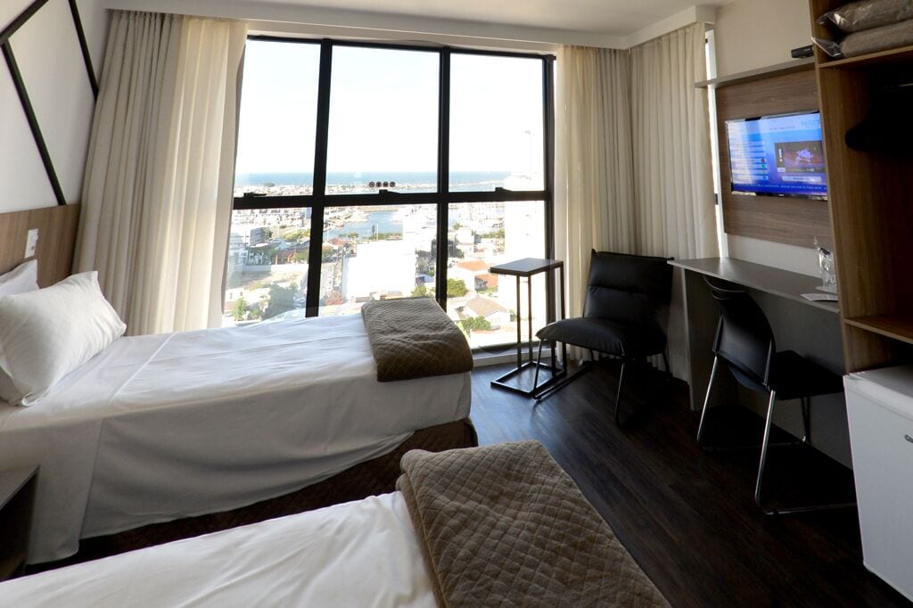 luxury twin room | 1 bedroom, minibar, in-room safe, desk