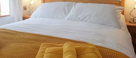 1 bedroom, Egyptian cotton sheets, free WiFi, bed sheets