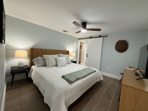 3 bedrooms, desk, iron/ironing board, free WiFi