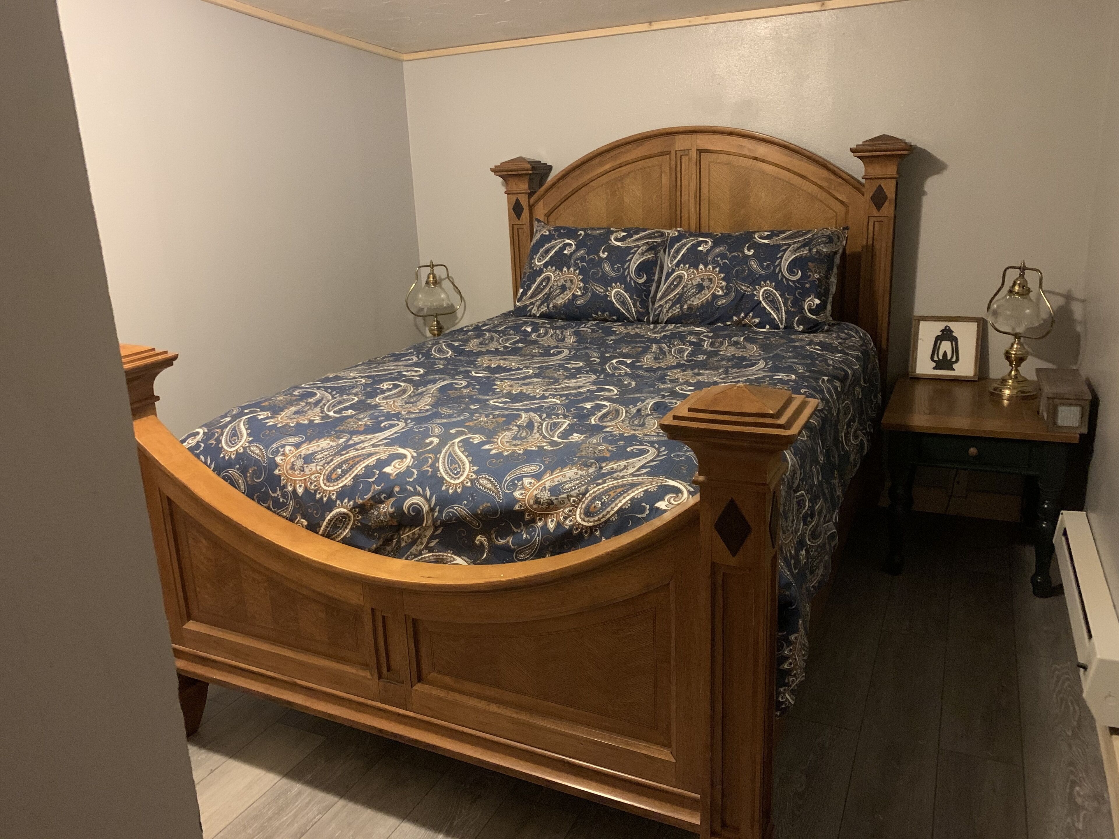 2 habitaciones, tabla de planchar con plancha y cuna de viaje 