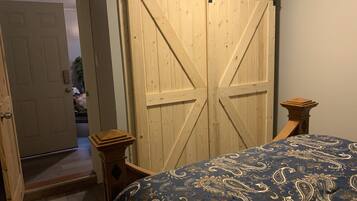 2 bedrooms, iron/ironing board, travel crib, free WiFi