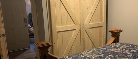 2 chambres, fer et planche à repasser, lit parapluie, Wi-Fi gratuit