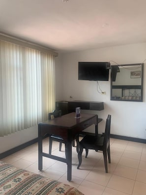 Room | Desk, free WiFi, bed sheets