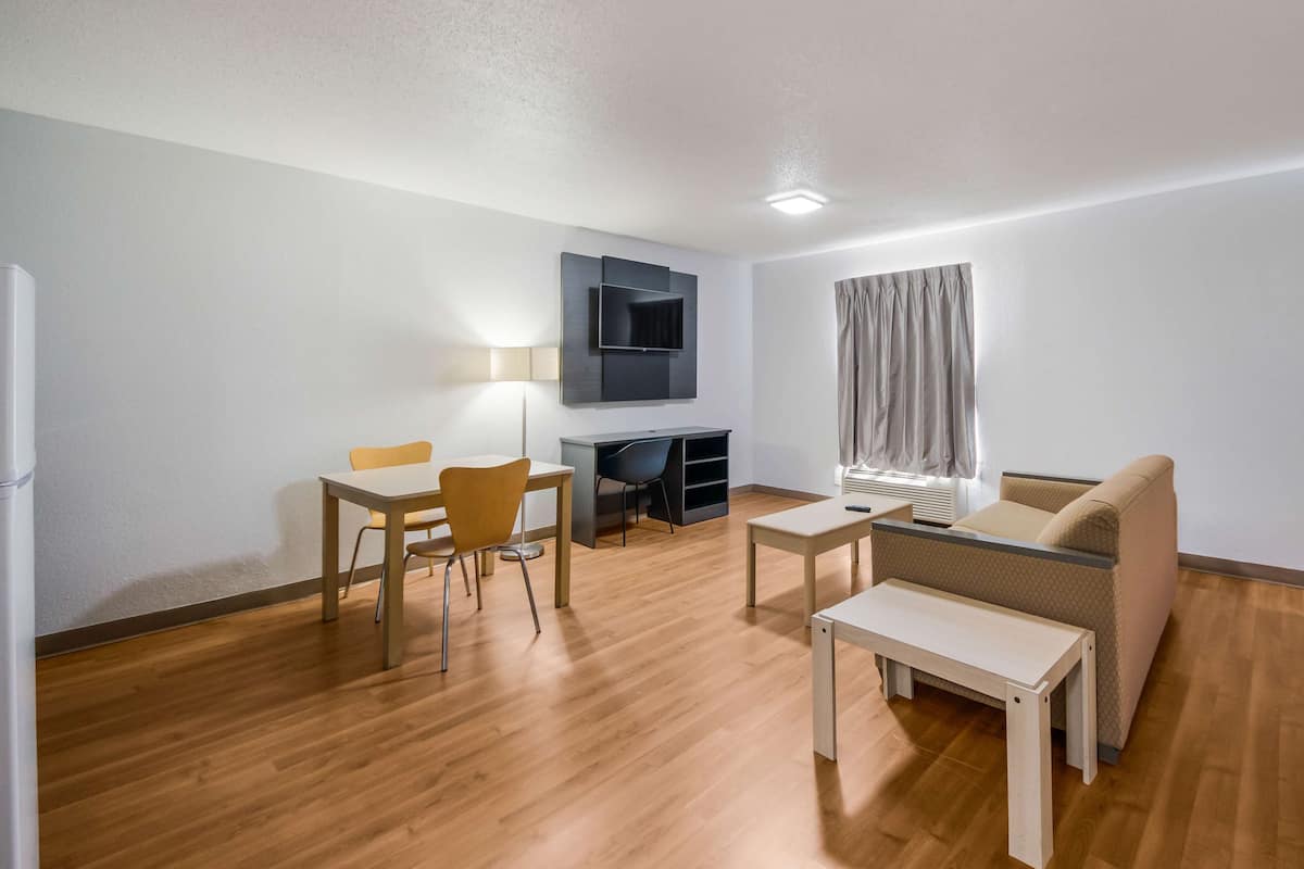 1 bedroom, desk, free WiFi, bed sheets