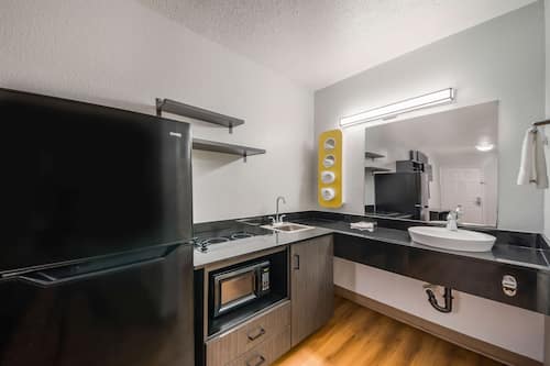 Refrigerador con congelador y microondas