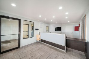Lobby - Studio 6 Laredo, TX - North I-35 (Laredo)