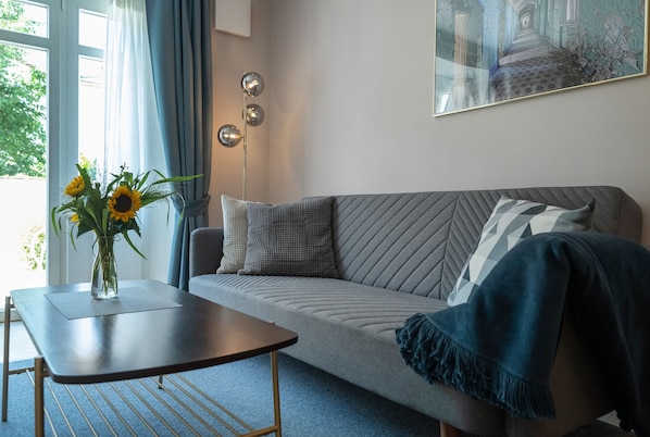 Televisio, kirjoja, stereot