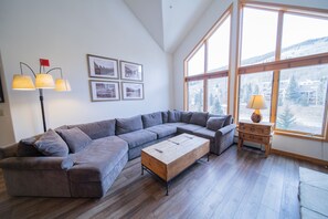 Signature-Apartment, 3 Schlafzimmer, Balkon, Bergblick (Gateway Lodge 5096) | Außenbereich