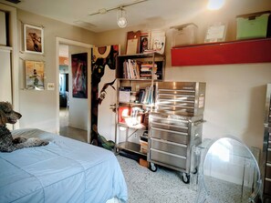 2 makuuhuonetta, työpöytä, silitysrauta/-lauta, ilmainen Wi-Fi