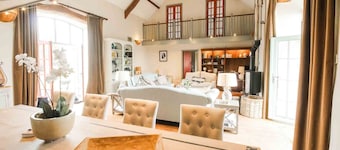 Stunning Barn with Heated Swimming Pool & Tennis Court