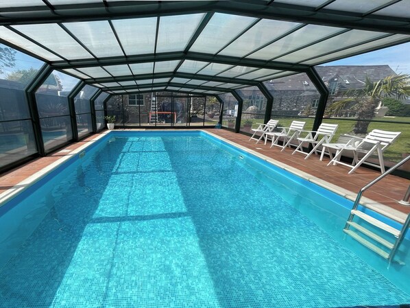 Piscina interna, piscina aquecida
