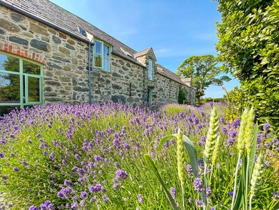Stunning Barn with Heated Swimming Pool & Tennis Court