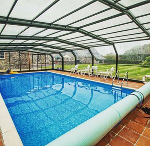 Piscina interna, piscina aquecida