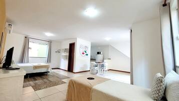 Deluxe Double Room | Hypo-allergenic bedding, individually decorated, laptop workspace