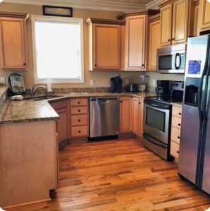 Réfrigérateur, micro-ondes, four, lave-vaisselle