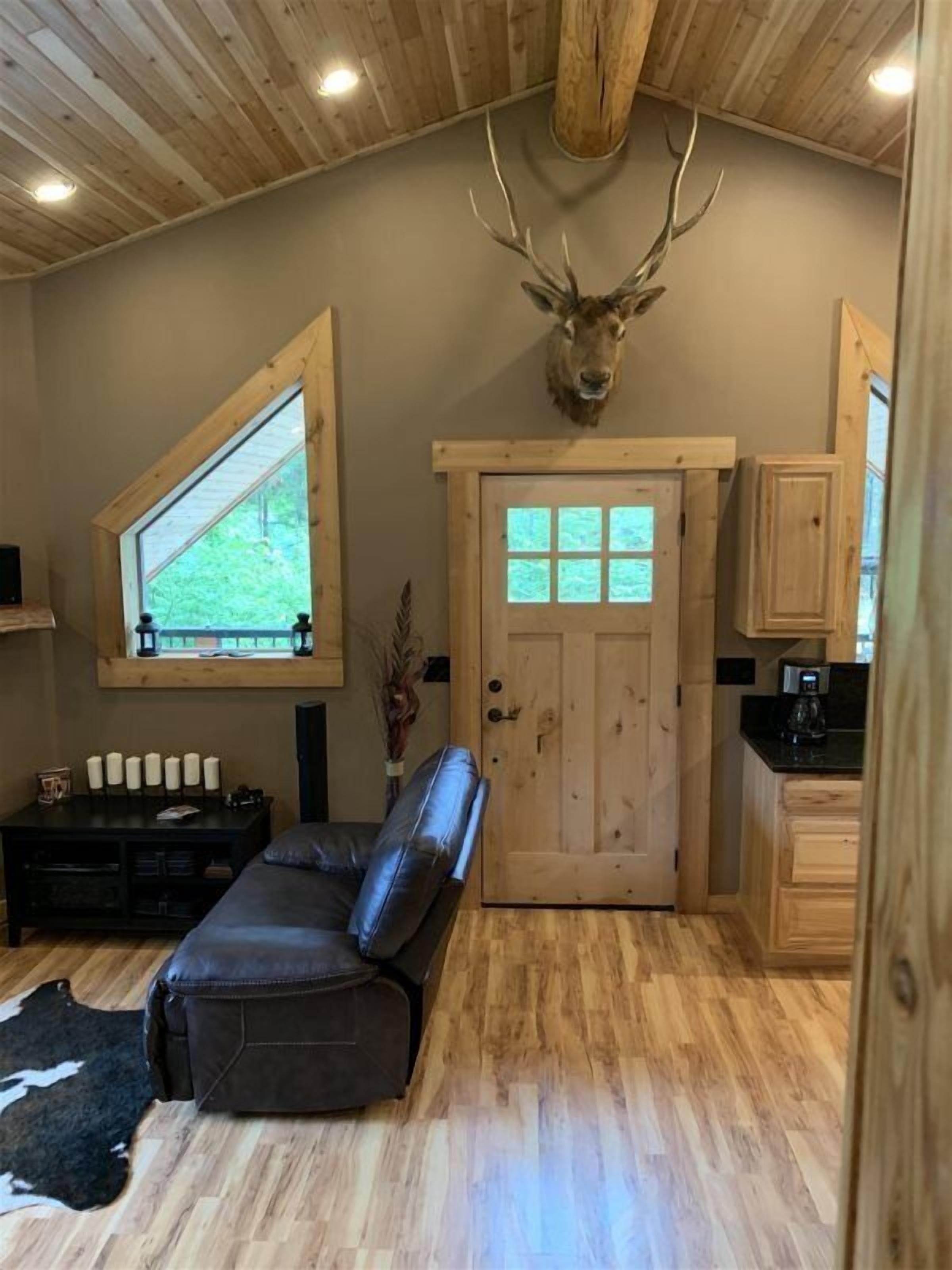 Kabin (Aspen Cabin) | Ruang keluarga | TV layar datar