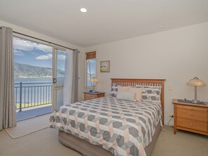 3 bedrooms, iron/ironing board, WiFi, bed sheets - Tairua Waterfront Retreat - Tairua Apartment (Tairua)