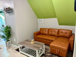 Unclassified image, 5 of 35, button - Nice house with king bed 25min to Niagara falls (Buffalo)