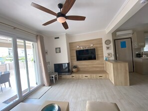 Smart TV, chimenea
