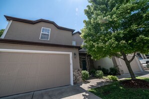 Exterior - Group-Friendly • 5 Bedrooms • Patio + Grill • Minutes to Shows & Golf (Branson)