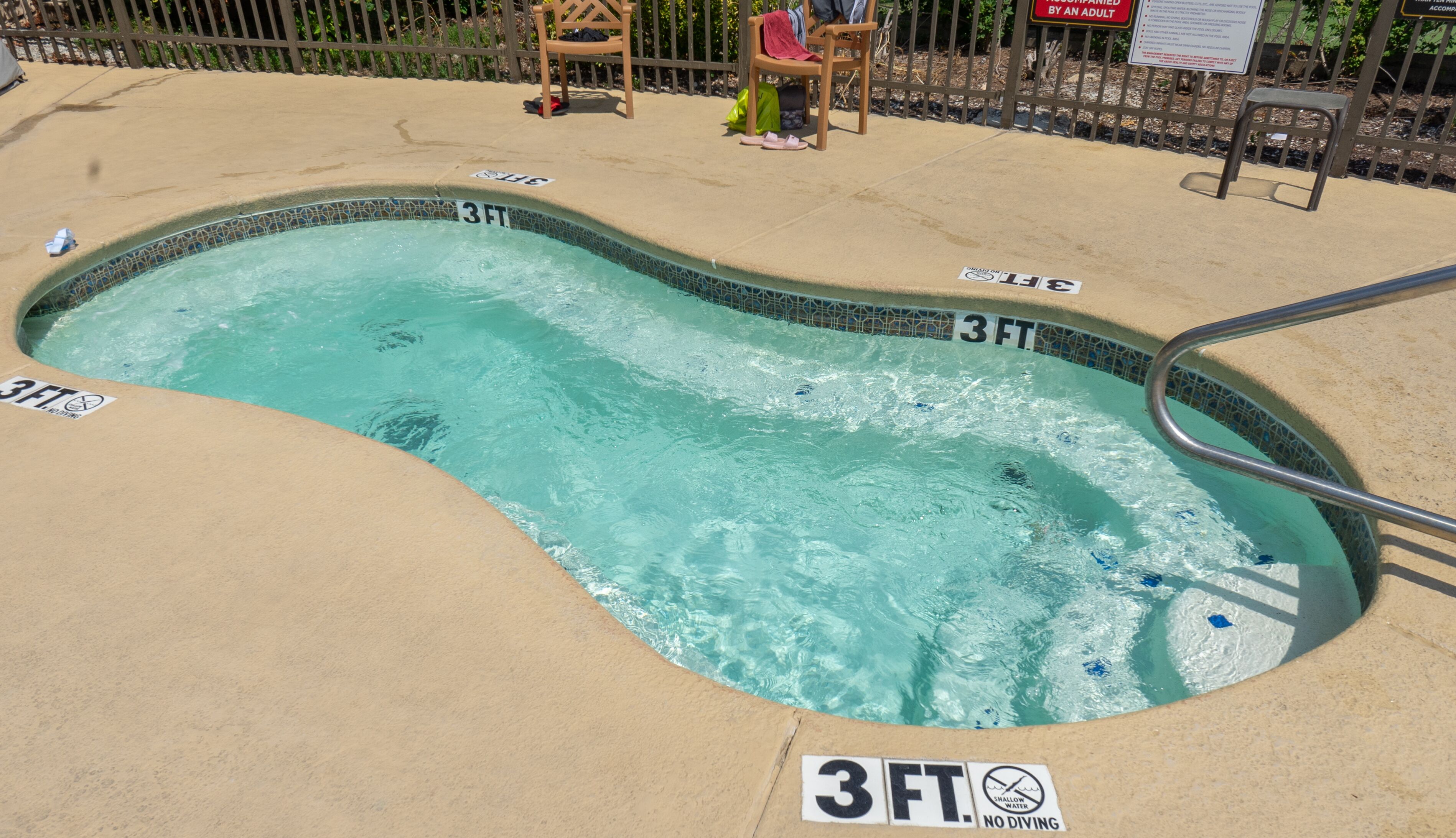 A 3FT shallow water swimming pool with a tiled edge and a metal ladder.