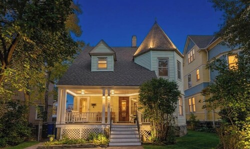 Walk to Dining, Bars & Transit!