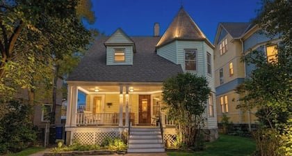 Walk to Dining, Bars & Transit!