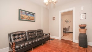 Living area - Walk to Dining, Bars & Transit! (Cleveland)