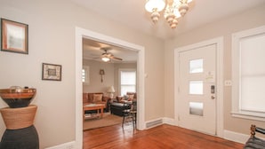 Living area - Walk to Dining, Bars & Transit! (Cleveland)