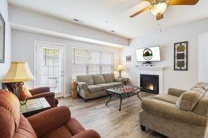 Älytelevisio, takka, DVD-soitin