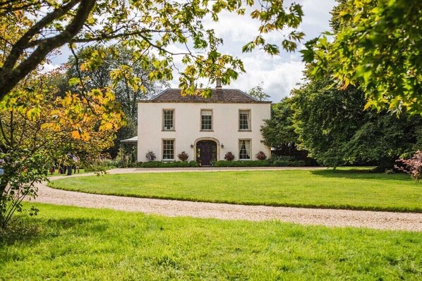 Exterior - Grade II Listed Regency House (Tetbury)