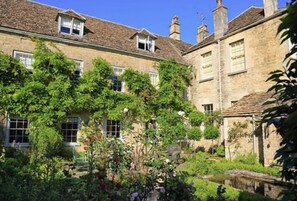 Exterior - Grade II Listed Regency House (Tetbury)