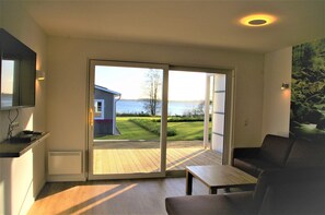 Smart TV, DVD player, stereo - Vacation home I (77 m²) with lake view for up to 4 people (Klein Wittensee)