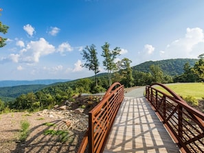 Property grounds - Luxury Cottage-Amazing Views, Hot Tub, Game Room, Blue Ridge Mountain Club (Boone)