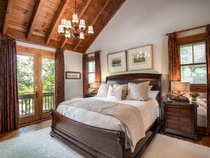 4 soverom, strykejern/-brett, reiseseng for barn og wi-fi (inkludert)