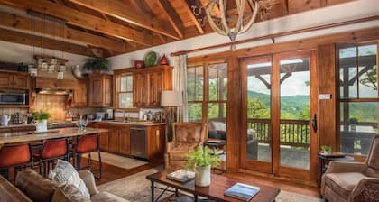 Luxury Cottage-Amazing Views, Hot Tub, Game Room, Blue Ridge Mountain Club