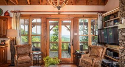 Luxury Cottage-Amazing Views, Hot Tub, Game Room, Blue Ridge Mountain Club