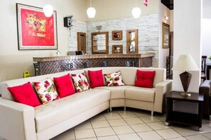 Lobby sitting area - Presidente Hotel (Poços de Caldas)