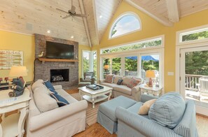 Smart TV, fireplace, table football - Deep Creek Escape w/ Dock, Hot Tub & Views (Oakland)