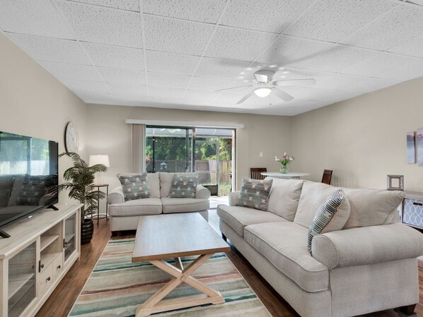 Smart TV, DVD player