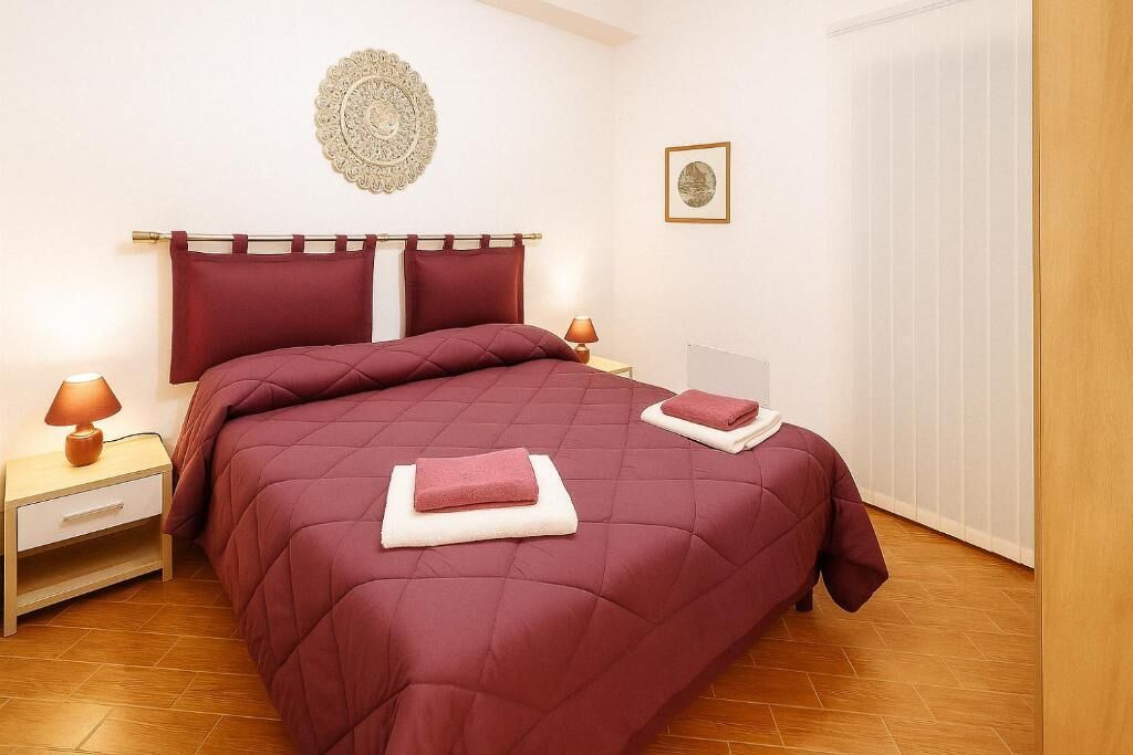 1 bedroom, desk, WiFi, bed sheets