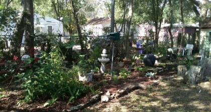 Cozy private, 2 Bedroom Cottage