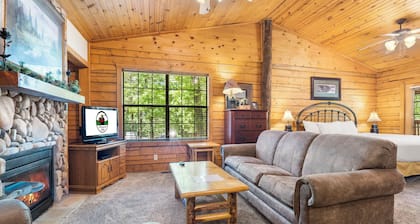 Cozy Walk-in Cabin with Fireplace, Jacuzzi, and Private, Covered Balcony